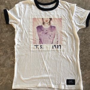 Taylor Swift • 1989 tour tshirt